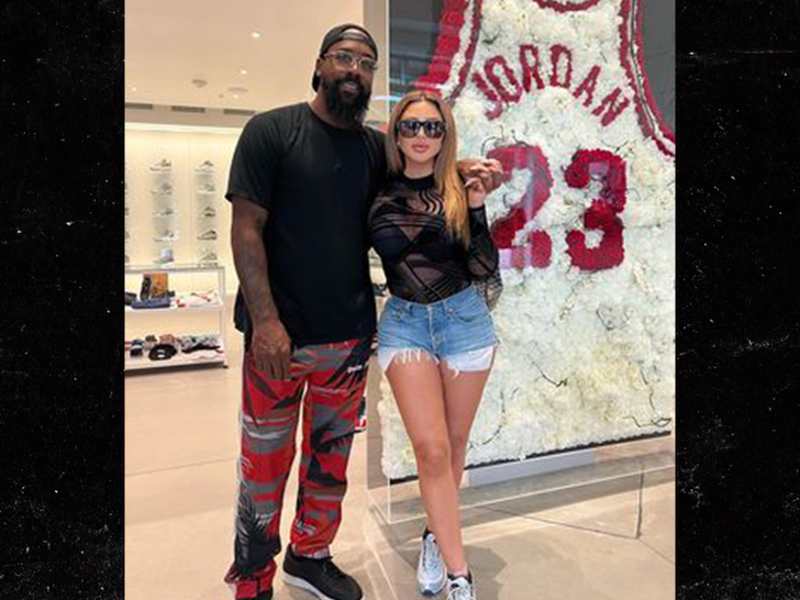 Larsa Pippen pozează cu Marcus Jordan în fața cămășii lui MJ, Trolling Scottie?!