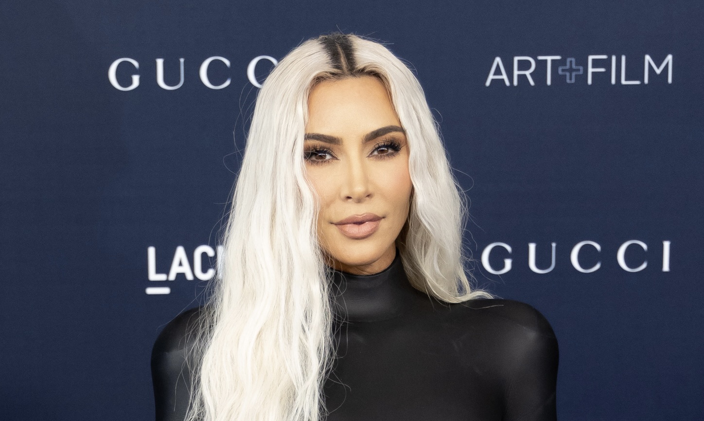 Twitter o bate joc de Kim Kardashian pentru că a colecţionat piese celebre