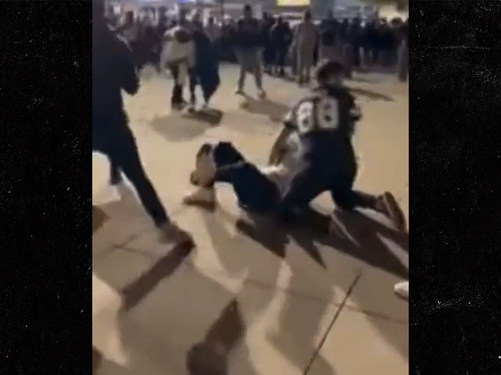 Fanii Cowboys se angajează într-o ceartă sălbatică la AT&T Stadium Playoff Watch Party