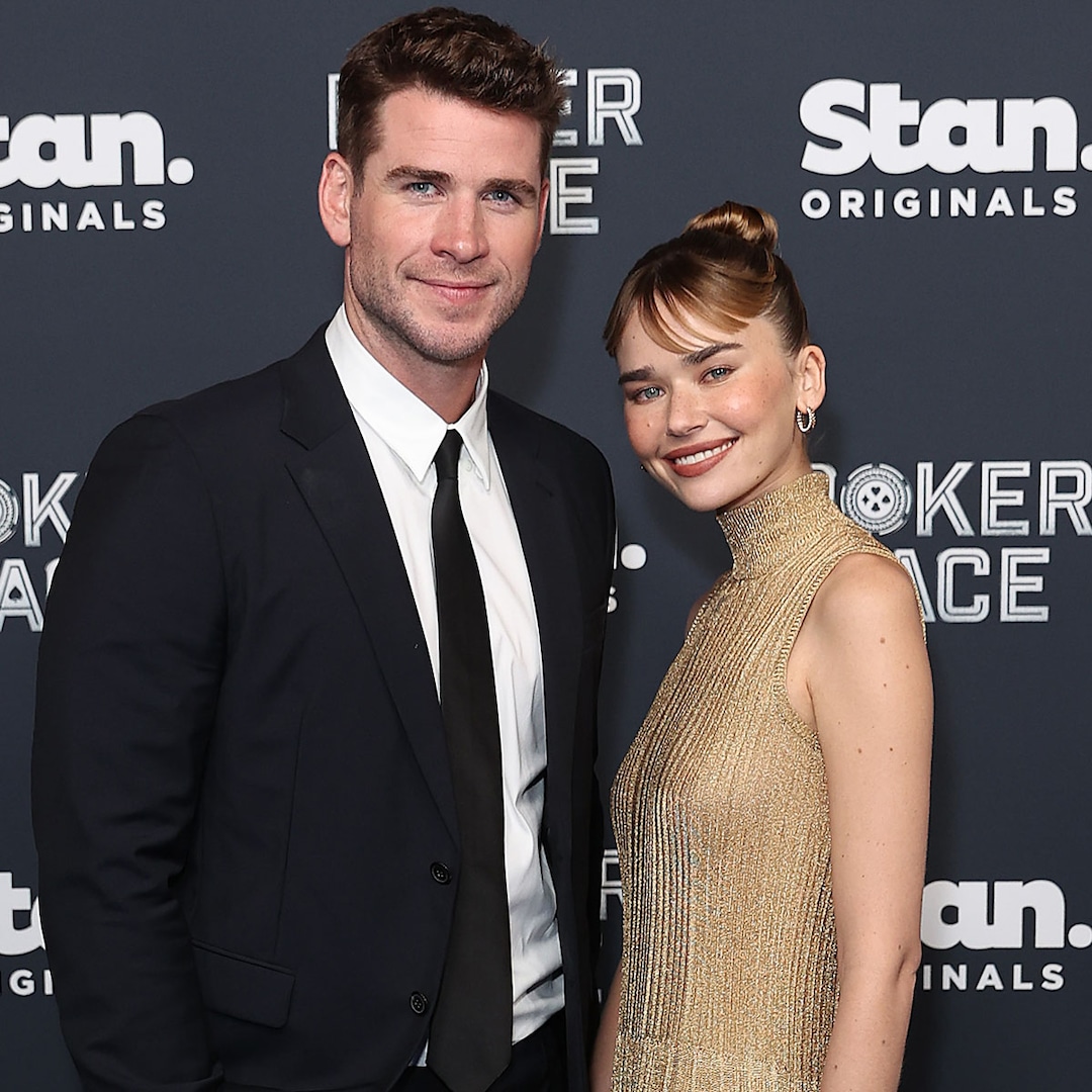 Liam Hemsworth și iubita Gabriella Brooks se îndreaptă spre aeroport