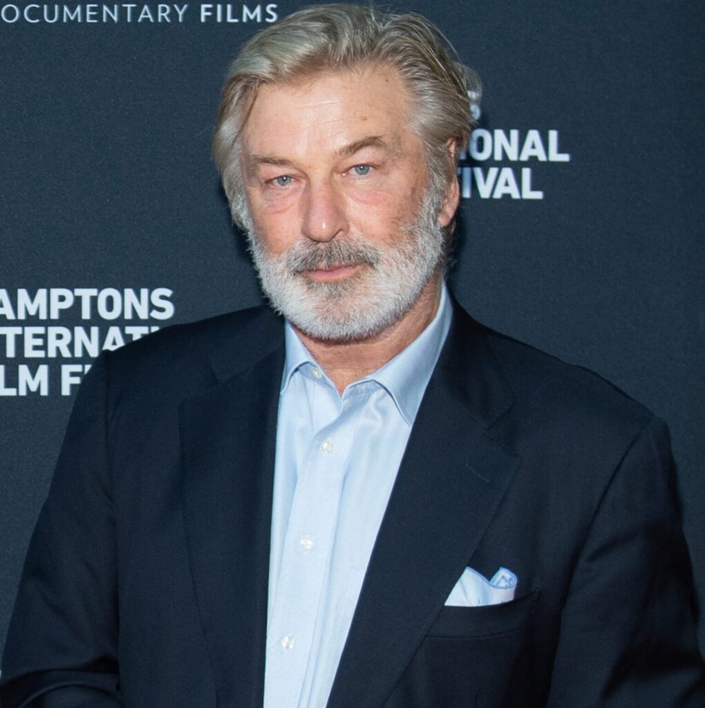 Alec Baldwin a fost acuzat oficial de ucidere din culpă în legătură cu împușcăturile lui Rust