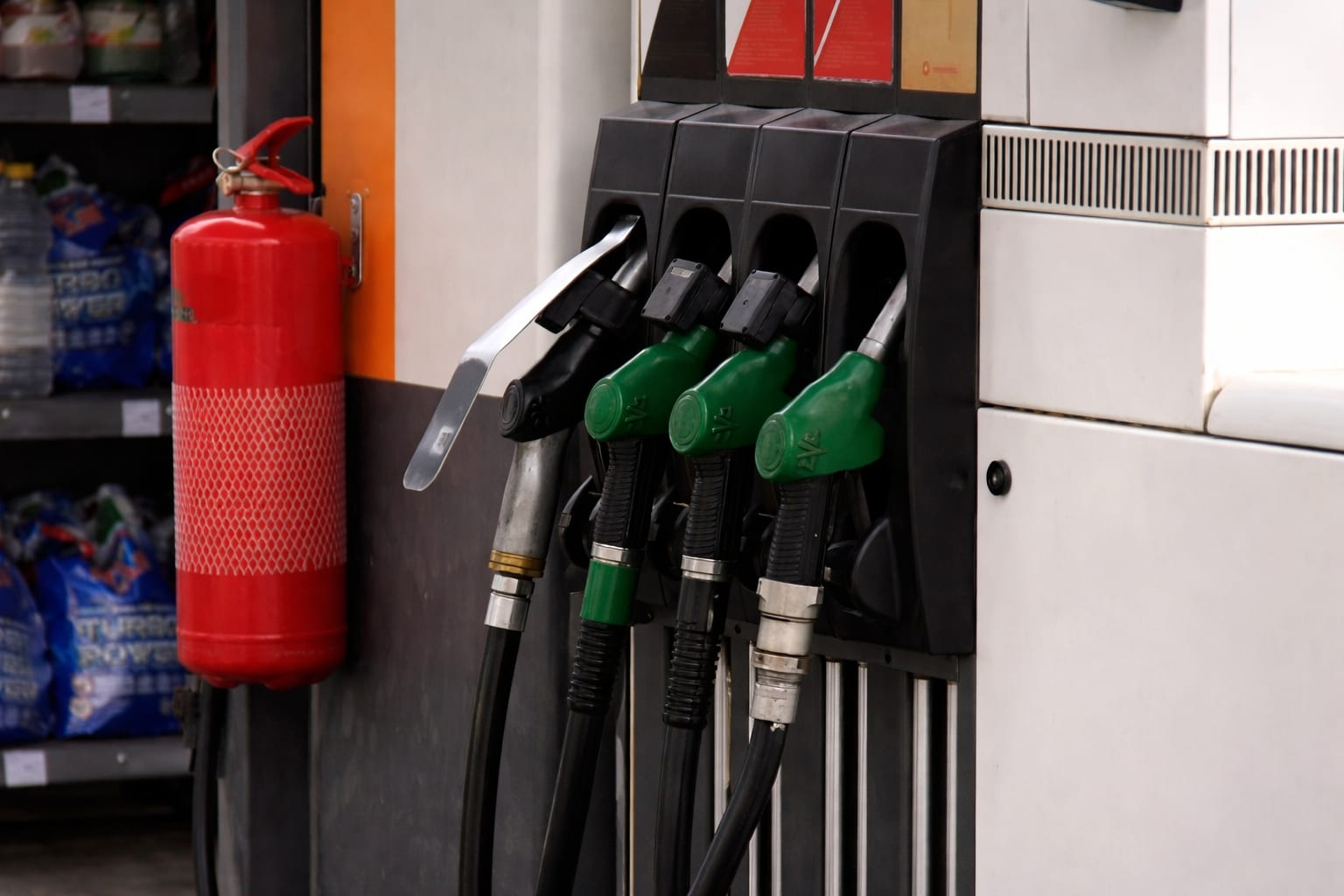 Carburanții se scumpesc, iar un plin costă cu până la 30 de lei mai mult