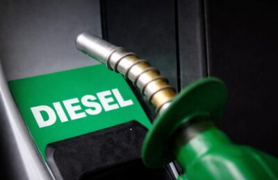 Guvernul analizează o nouă intervenție pe piața carburanților după menținerea unui preț ridicat la motorină