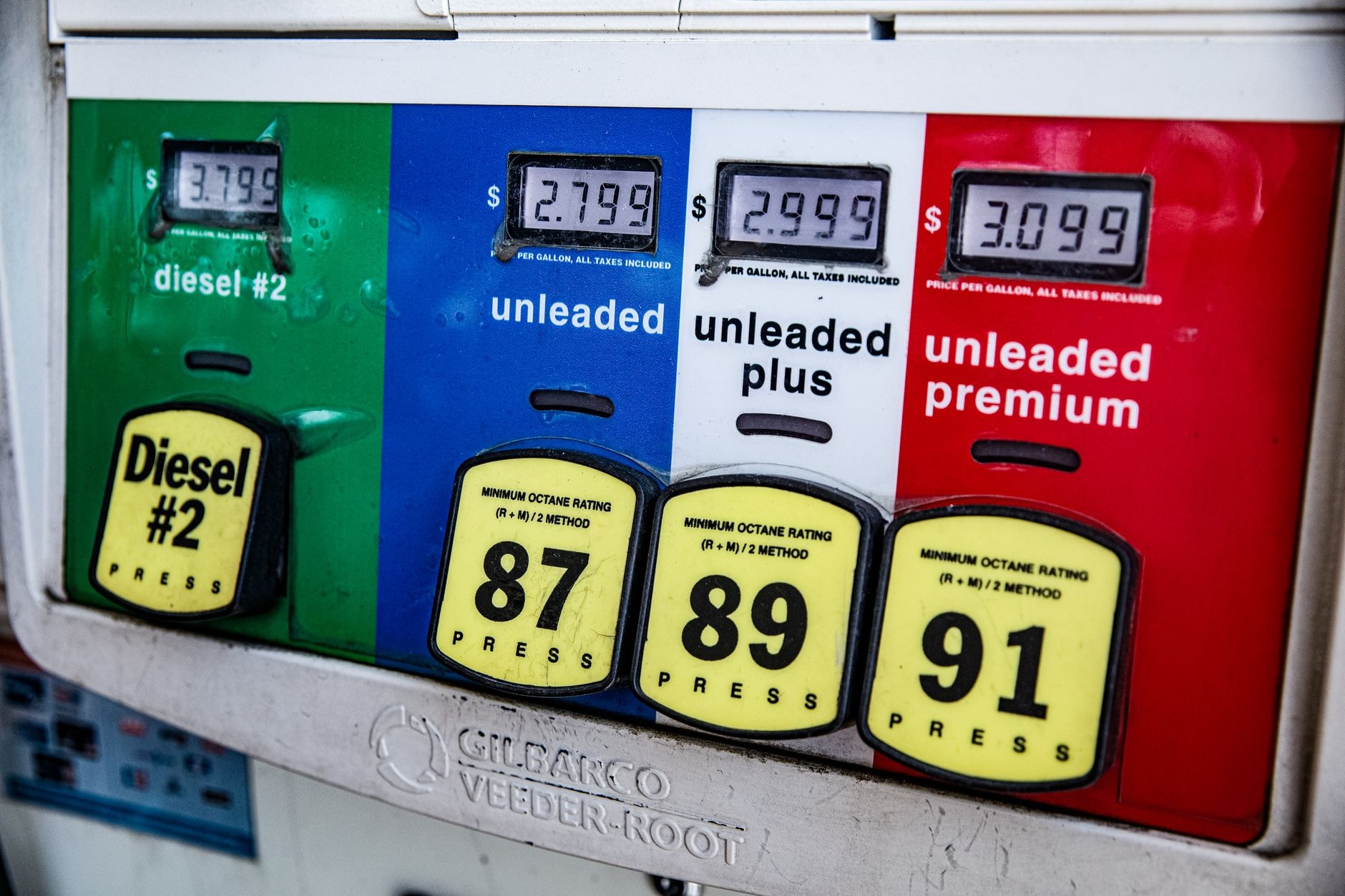 Preturi carburanti la pompa
