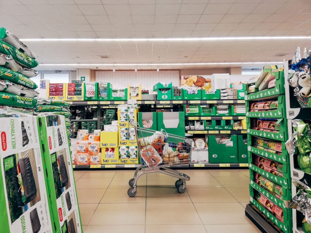 Zece comercianți români au împreună vânzări cât Selgros și peste 400 de magazine