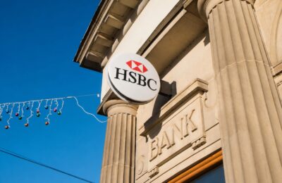 HSBC UK pregătește 1.000 de posturi pentru debutanți, în timp ce grupul reduce rolurile de conducere