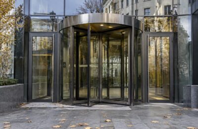 Indicele BET urcă cu 13% în octombrie, pe fondul speranțelor într-un executiv funcțional