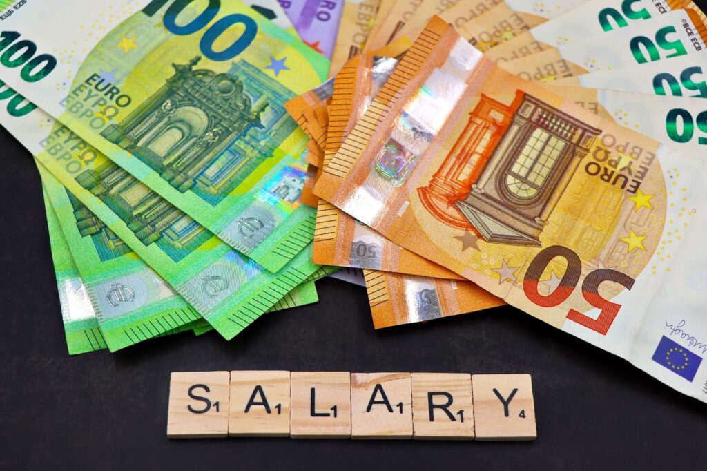 Salariile ar urma să cumpere mai puțin în patru țări cu mari comunități românești